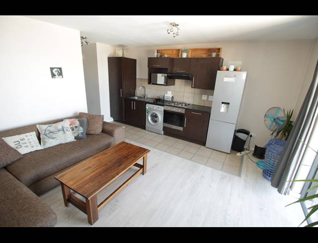1 BEDROOM APARTMENT TO LET IN FORESHORE